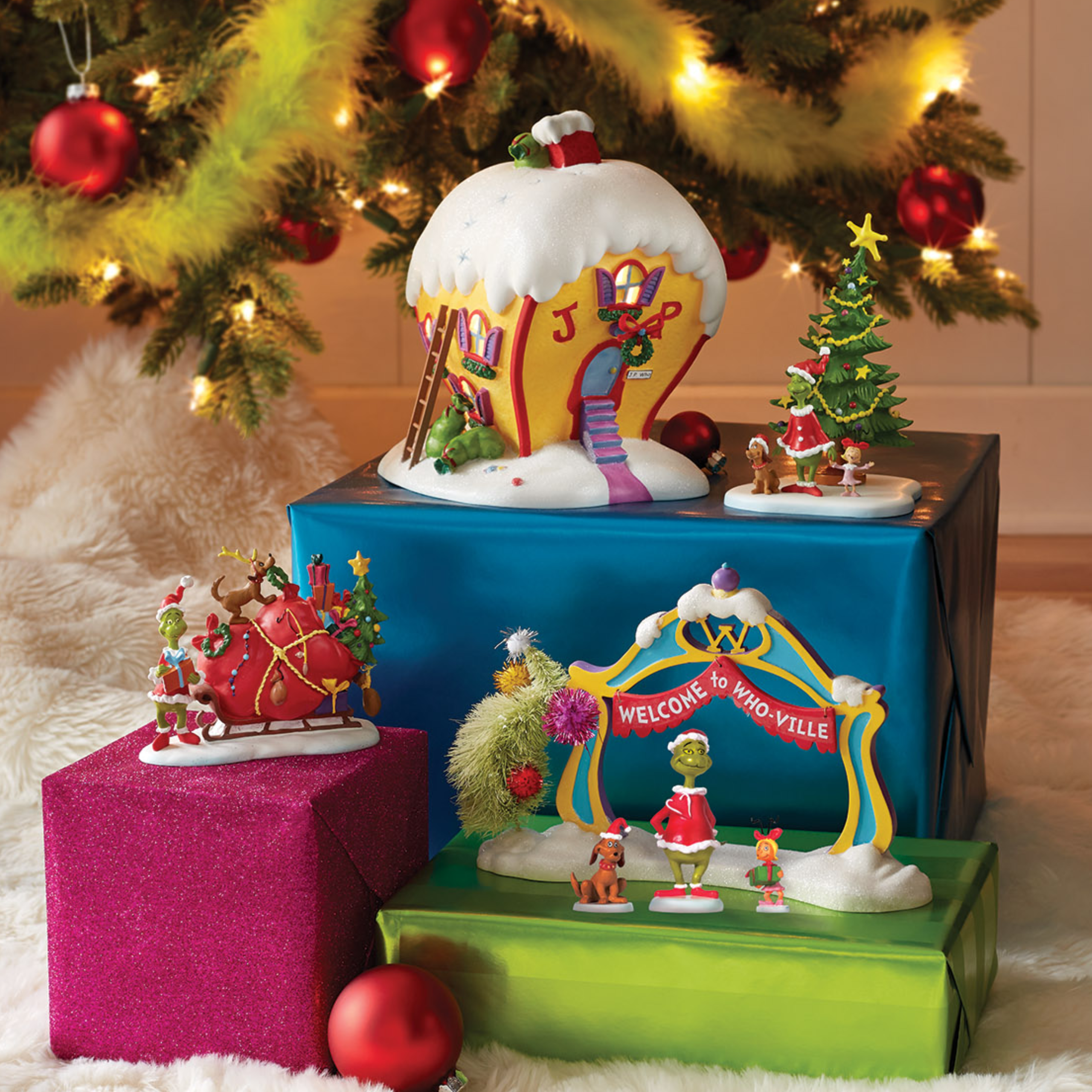 Department 56 - Grinch Village - Grinch, Max & Cindy-Lou Who